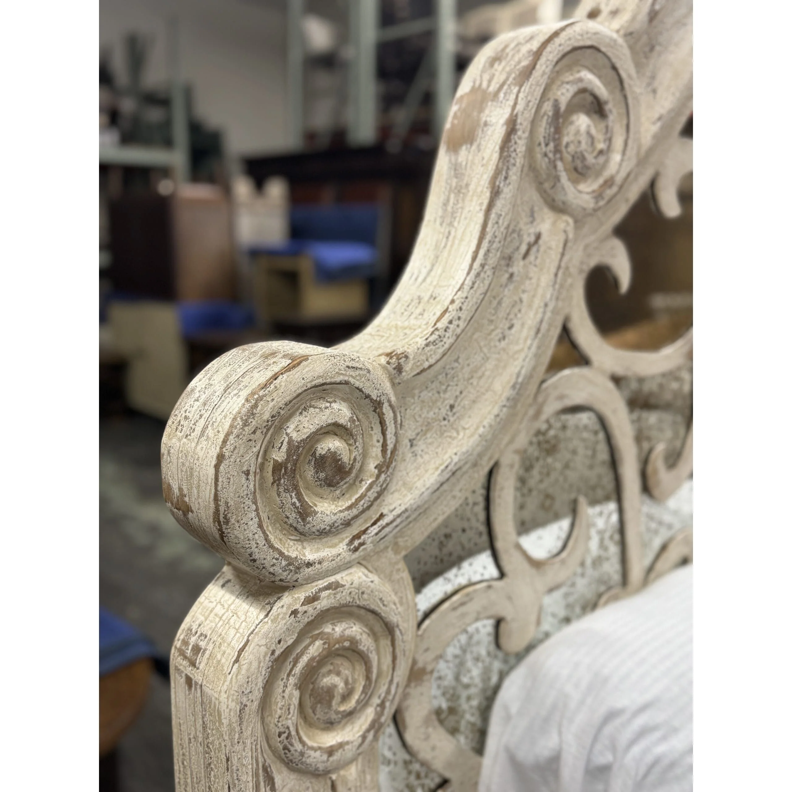 Casa Bonita Peruvian Hand-Painted Carved Wood and Antiqued Mirror Raquel Queen Size Bed - Image 4