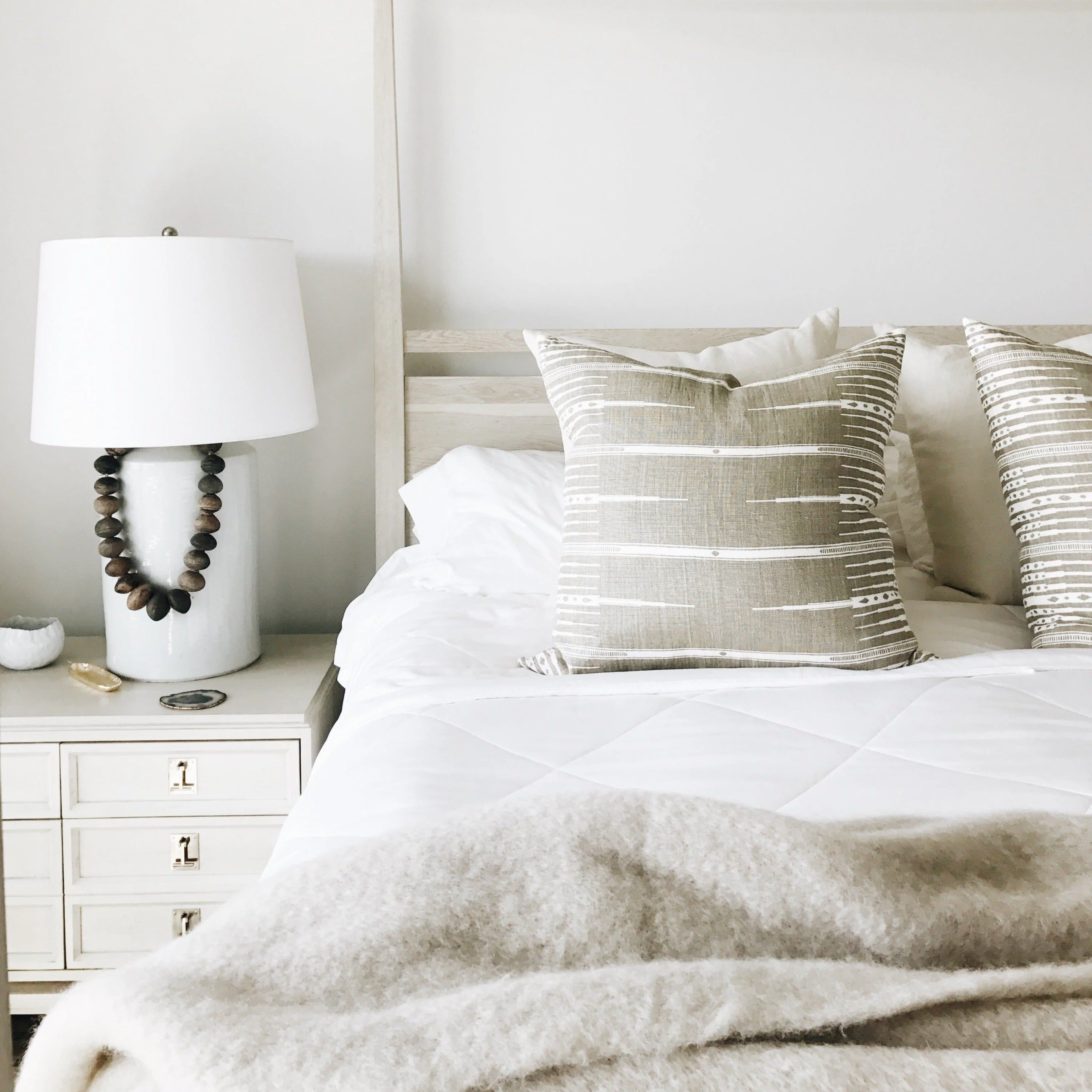 Cozy Earth Comforters Choose From Silk or Bamboo Fill Available In Queen and King Sizes - Image 4